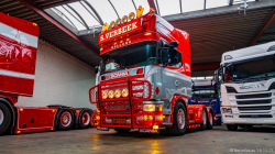 20251019-Tom-Holding-00131